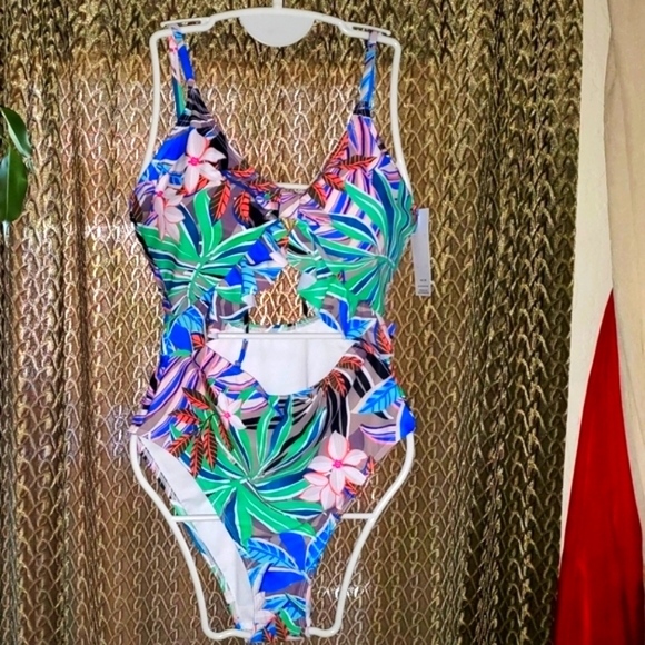 Hurley One Piece Floral Padded Monokini Swimsuit - Picture 5 of 10